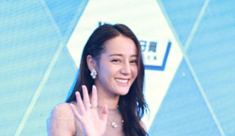 好气哦！那么美的热巴，却被脸上这块肉肉毁了颜值！