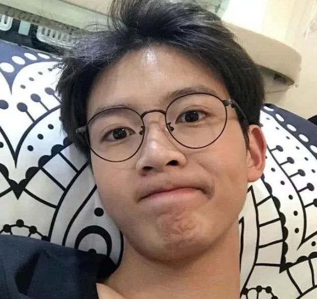 颜值吹上天的王思聪弟弟本尊竟然长这样？照骗拆穿现场一言难尽…