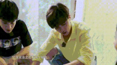 她想被封杀？忘了自己是中国人？还拉踩刘亦菲？