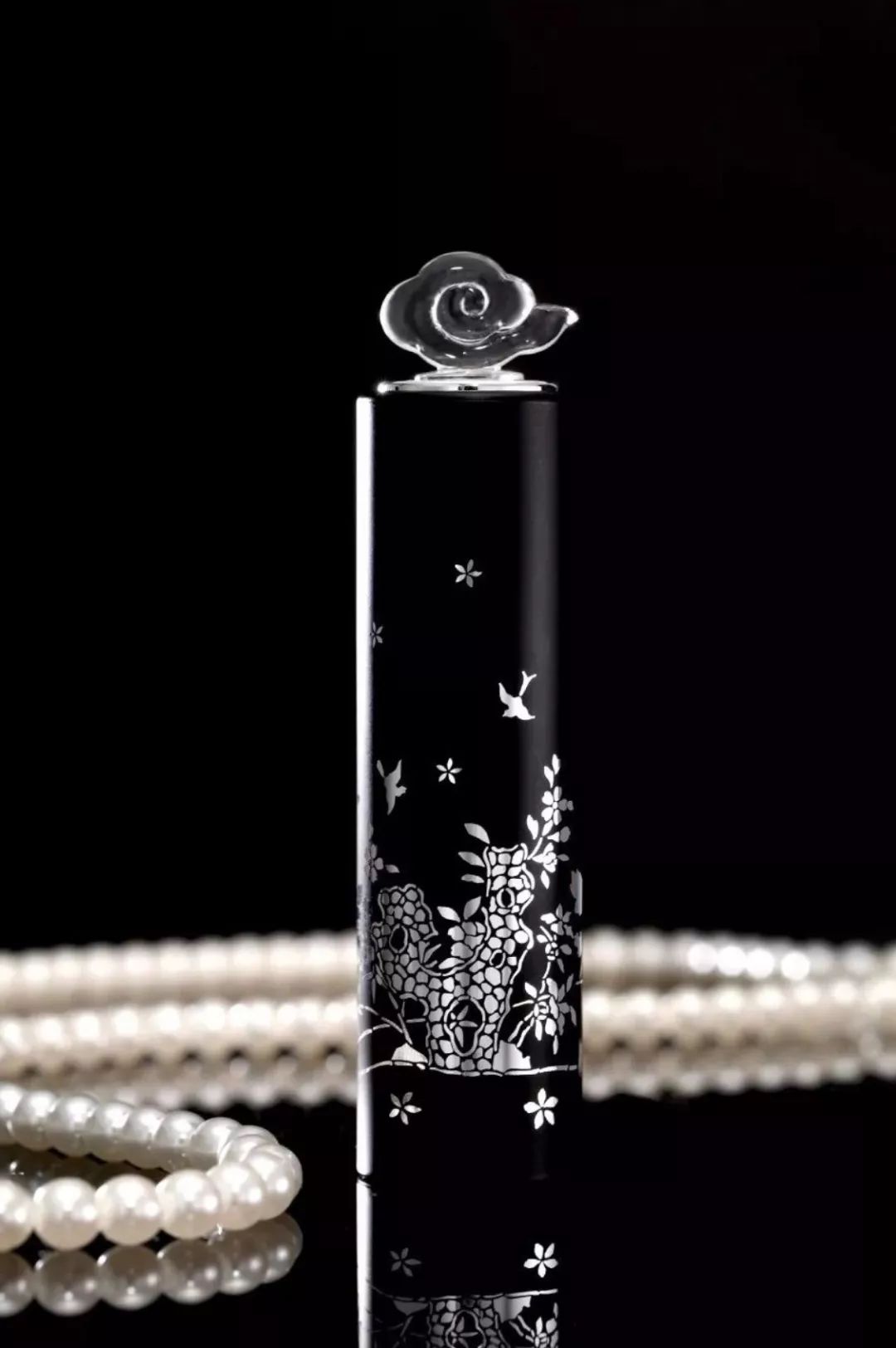 佟丽娅这种神仙都hold不住刷爆朋友圈的故宫口红？吴谨言却赢了…