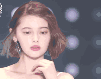 杨超越贵在拥有一张“划水脸”，雪莉和辛芷蕾则是高阶版