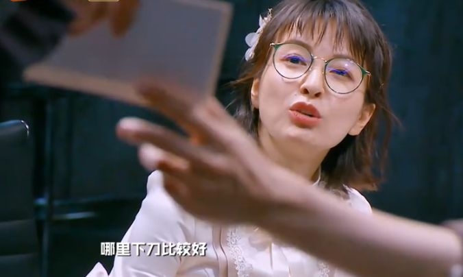 吴昕上演真香警告，首次做客《明侦》表现惊喜获网友大赞！