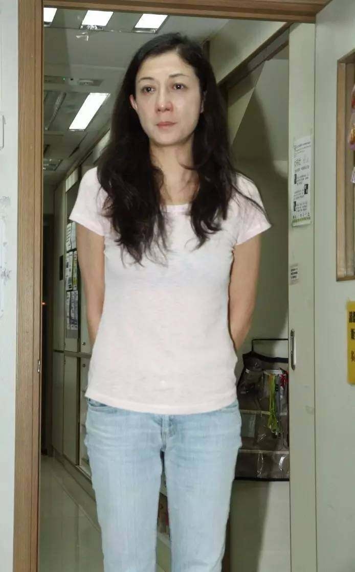 吴绮莉已经在为年轻时犯下的错买单，成龙为何可以沉默不语？