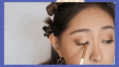 秀智泫雅挑战20年前王菲的蒸汽波妆容,长得好看也不能为所欲为?