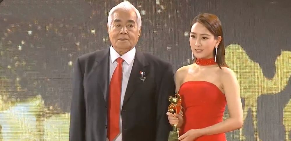 丝路凝聚力盛典现场:马苏久未亮相状态好,刘敏涛造型惊艳完胜!