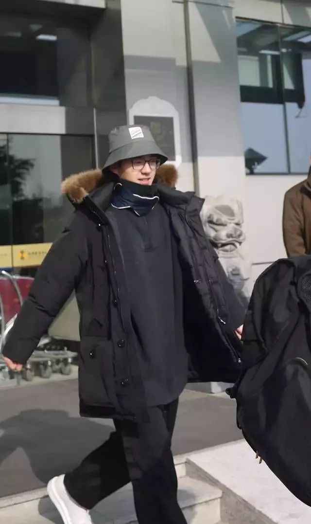 蔡徐坤朱一龙吴亦凡…这个冬天男星“不要脸”了，女星也不露腿了