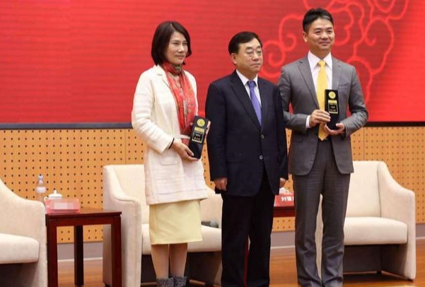刘强东买董明珠电动车跑物流，续航是硬伤，网友：货能送到吗？