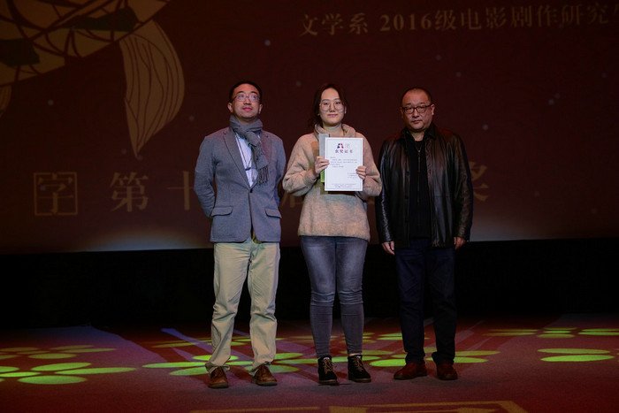 贾樟柯、王小帅出席金字奖颁奖典礼 闭幕影片《江湖儿女》获好评