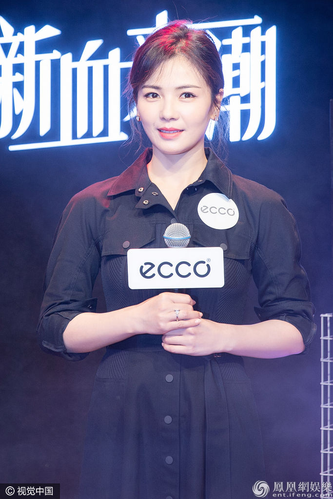 刘涛穿连衣裙优雅露温暖笑容 黄景瑜“西装三件套”成熟稳重