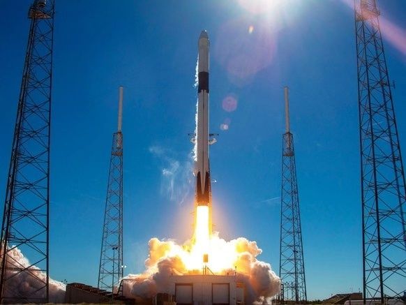 火箭推进器坠入大西洋 SpaceX将其拖回了仓库