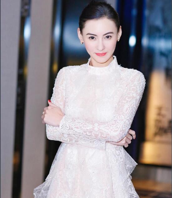 好久不见古力娜扎，竟胖成这样，网友：五官都挤成一团了