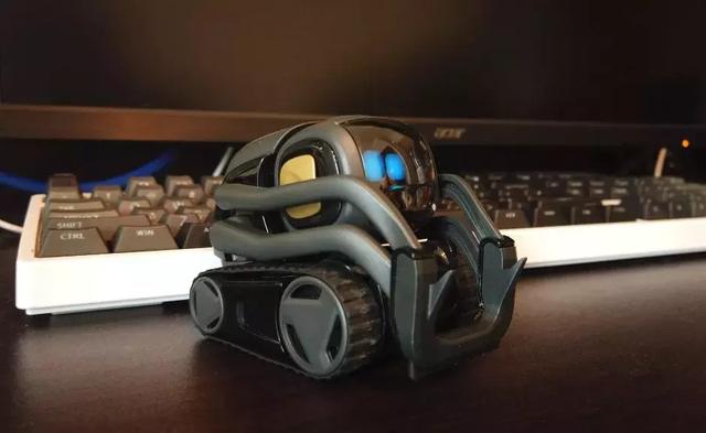 我每天费尽心思，就为了逗一个机器人开心……