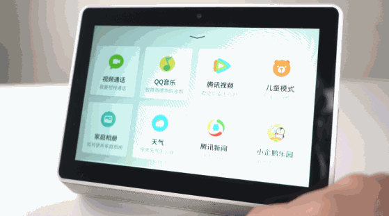 居然自带可触摸屏！腾讯新出的智能音箱究竟好不好用呢？