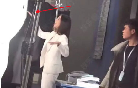 小海绵也太可爱了吧！探班baby竟然抢了所有风头