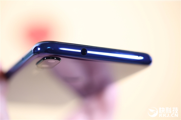 1099元！小米Play开箱图赏：后背渐变酷炫