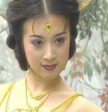 说自己天生只适合演公主，因为长得太洋气？是嫁入豪门给她的勇气吗？