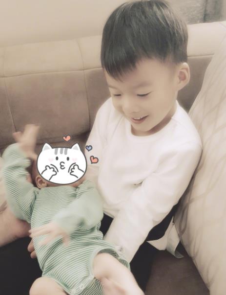 谢楠晒3岁大儿子独立做饭照片惊呆众人，网友：二胎的孩子早当家！