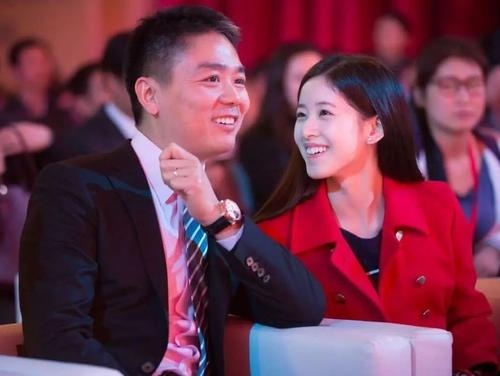 刘强东夫妇惊爆离婚?章泽天爸爸7字回应