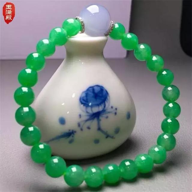 行家解说:为什么翡翠珠串总是18颗呢?到底代表着什么寓意呢?