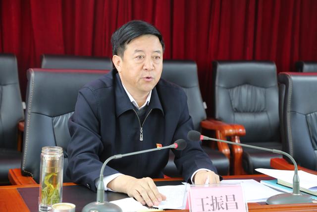 黄南州委书记王振昌代表党政领导班子从四个方面汇报了2018年落实党风