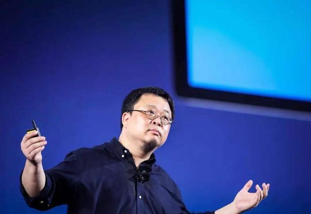 集购物社交通讯为一体，锤子科技罗永浩的杀手锏：打造“聊天宝”