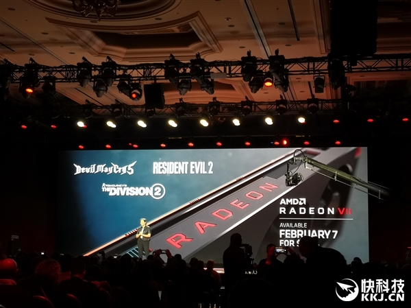 699美元！AMD发布全球首款7nm游戏卡Radeon II：三风扇/性能暴涨