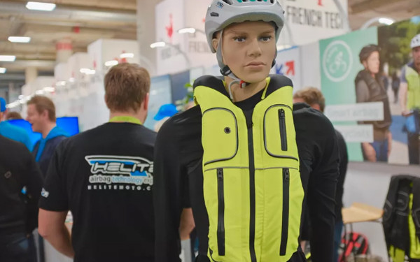 这难道是软猬甲？法国自行车安全背心亮相CES2019