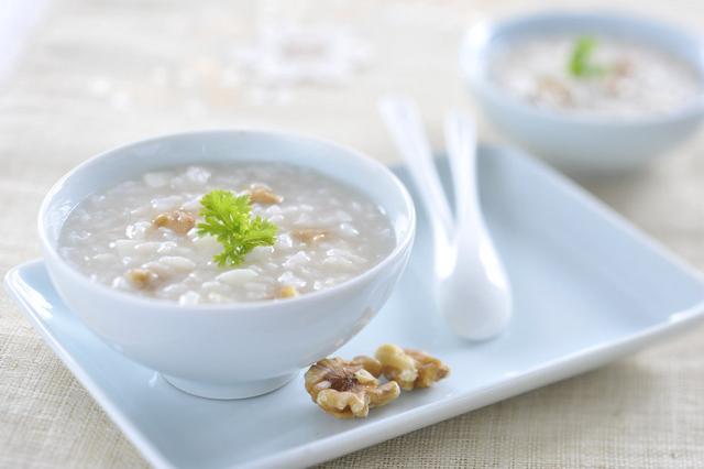 早餐店熬粥黏稠是因为加了增稠剂?有毒且致癌!喝了等于喝胶水?