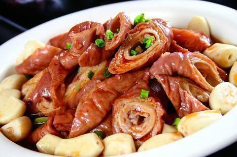 美食推荐：豆腐烧鲈鱼、大蒜肥肠鸡、米酒鸡翅、春笋炒肉丝