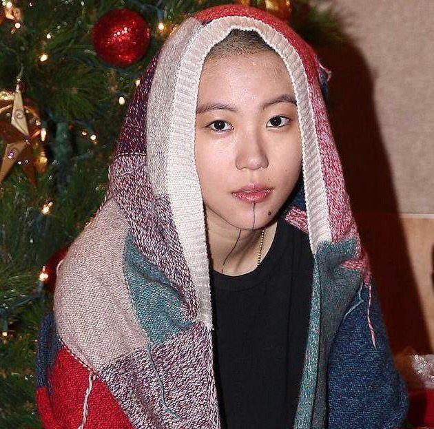 窦靖童罕见长发造型现身,越来越有女人味儿,越来越像王菲