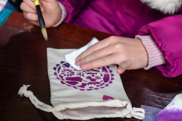 捶草印花、黑色剪纸、非遗陕州惊艳了女儿的寒假