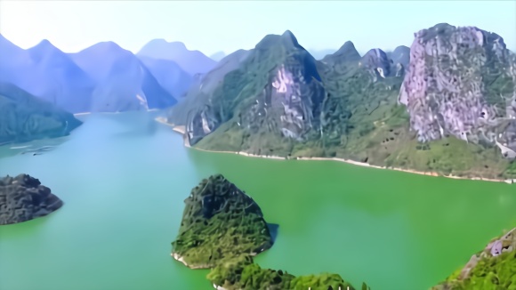 航拍中国:航拍美丽的广西大龙湖,风光无限,媲美桂林