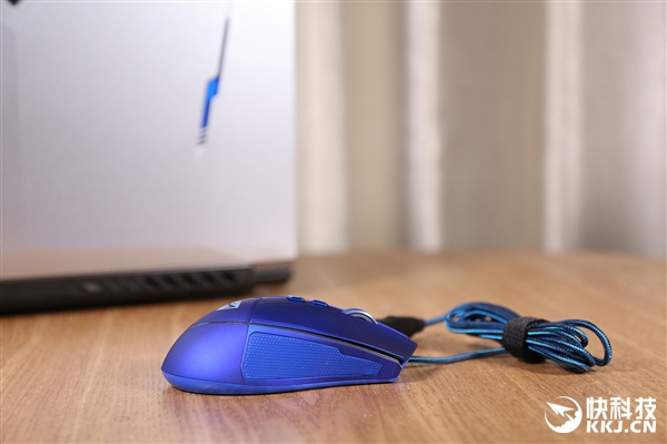 平民吃鸡利器！机械师耀M5游戏鼠标图赏