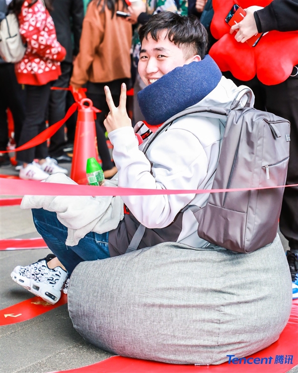 腾讯万人领红包 有人排队7小时：金额羡煞