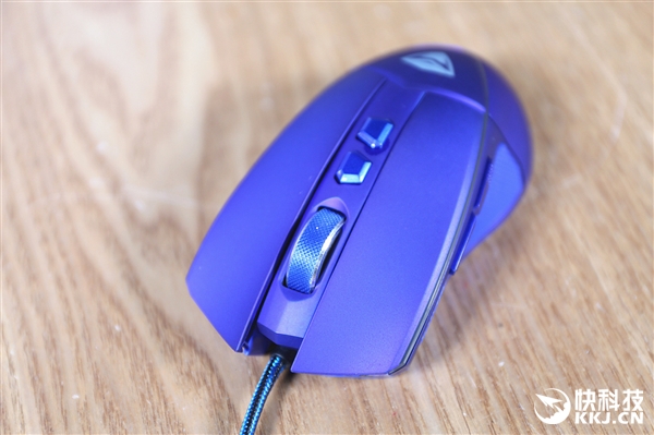 平民吃鸡利器！机械师耀M5游戏鼠标图赏