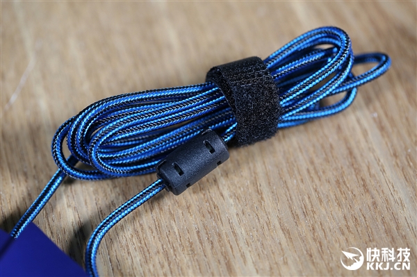 平民吃鸡利器！机械师耀M5游戏鼠标图赏