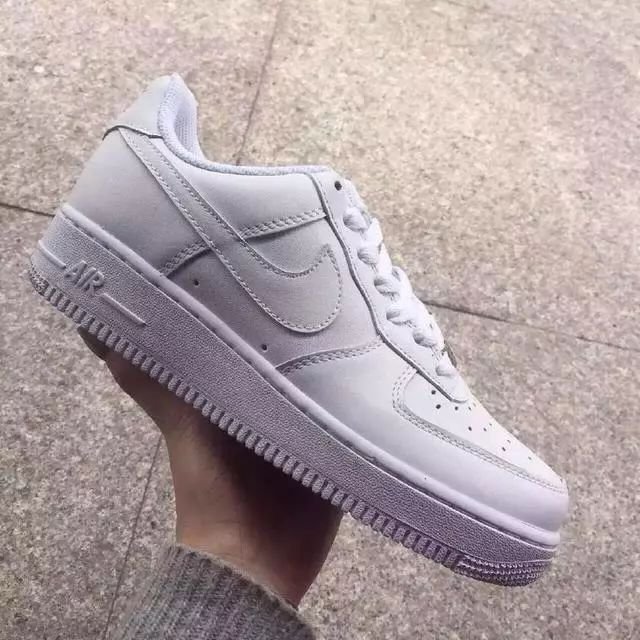 心理测试:哪款小白鞋的设计最舒服?秒测你的异