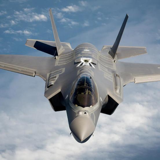 同门相争,来自洛马公司的F35和F22究竟谁更好?F35简直就是全能