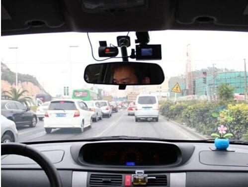 为什么车上最好装一个行车记录仪？它的作用有很多！