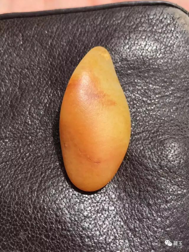 红皮和田玉的极致——籽料里的玛丽艳红!