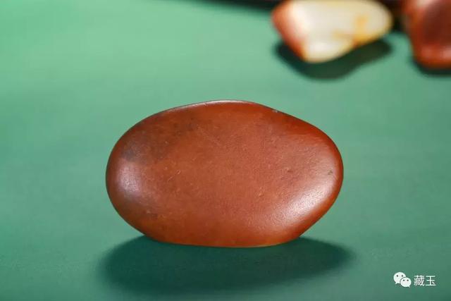红皮和田玉的极致——籽料里的玛丽艳红!