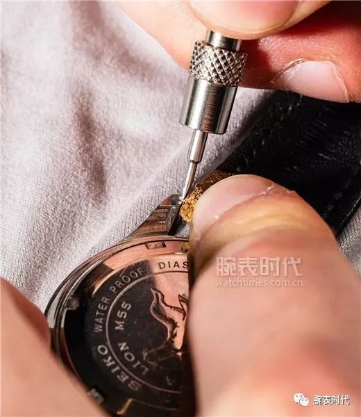 图解:怎么自己换表带?