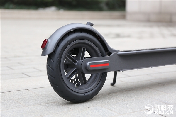 折叠只需3秒!小米米家电动滑板车Pro图赏
