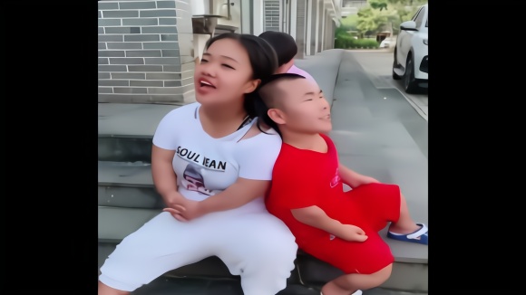 网红搞笑袖珍夫妻怕了怕了