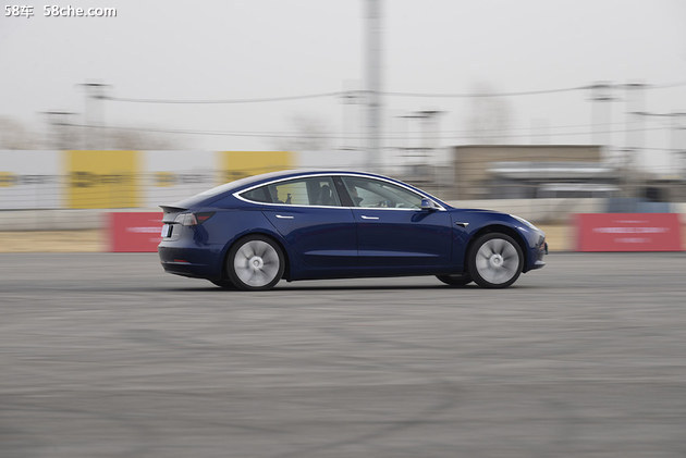 特斯拉Model 3场地试驾 动力操控是亮点