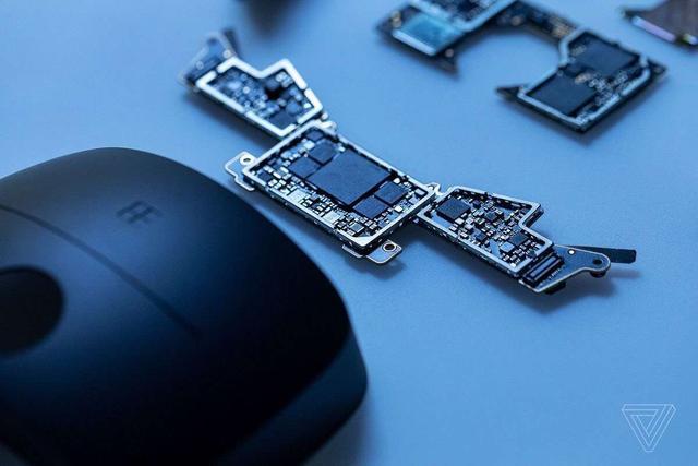 微软发布HoloLens 2：视场角扩大一倍 定价3500美元