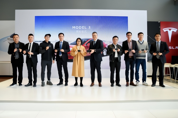 特斯拉Model 3，进中国了