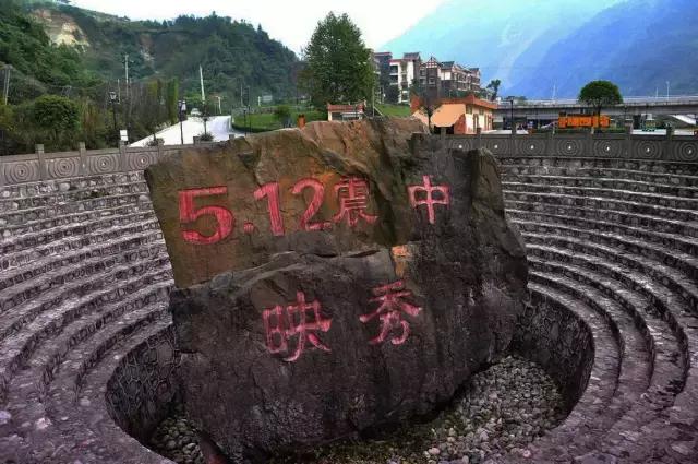 不用去瑞士,成都也要有山地火车了,直达四姑娘山!