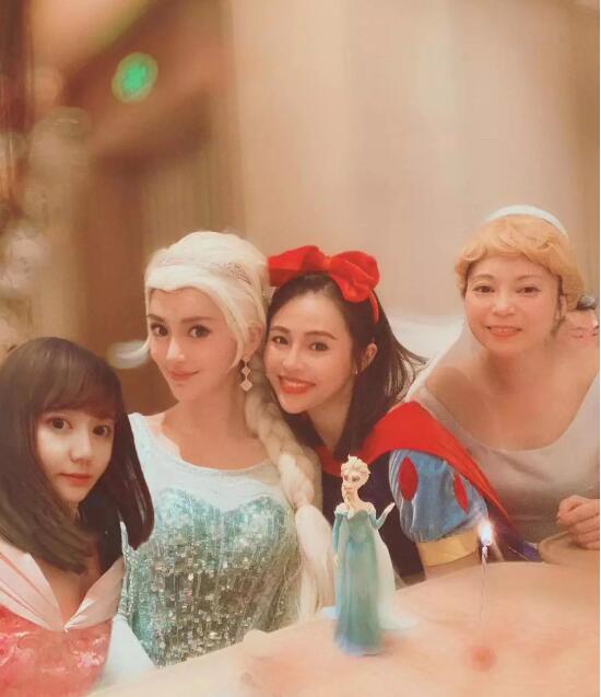 Angelababy30岁生日宴扮女王，一个细节曝光她与黄晓明感情现状