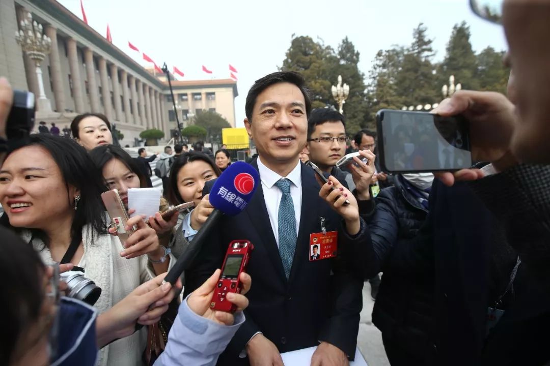 拳拳到肉，马化腾、李彦宏、雷军在两会上说了啥